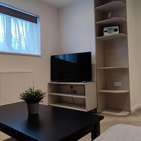 Comfortable 1 Bed Flat With Air Con บอร์แรมวูด ภายนอก รูปภาพ