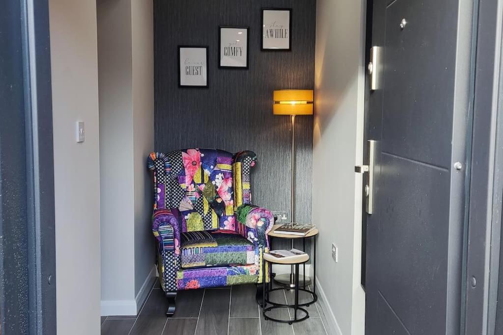 Comfortable 1 Bed Flat With Air Con บอร์แรมวูด ภายนอก รูปภาพ