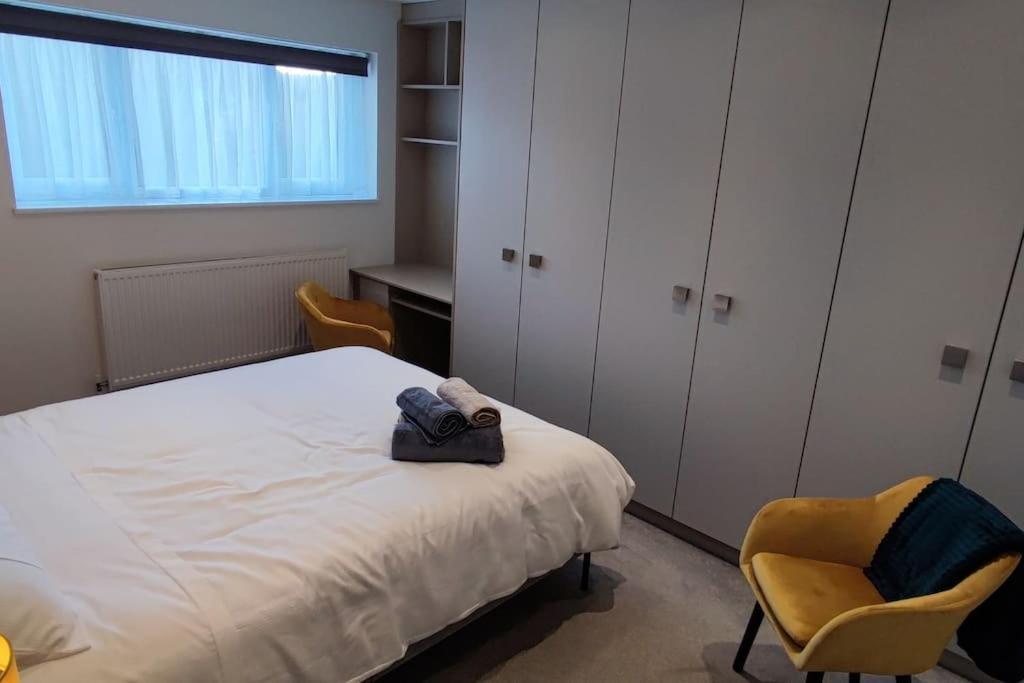 Comfortable 1 Bed Flat With Air Con บอร์แรมวูด ภายนอก รูปภาพ